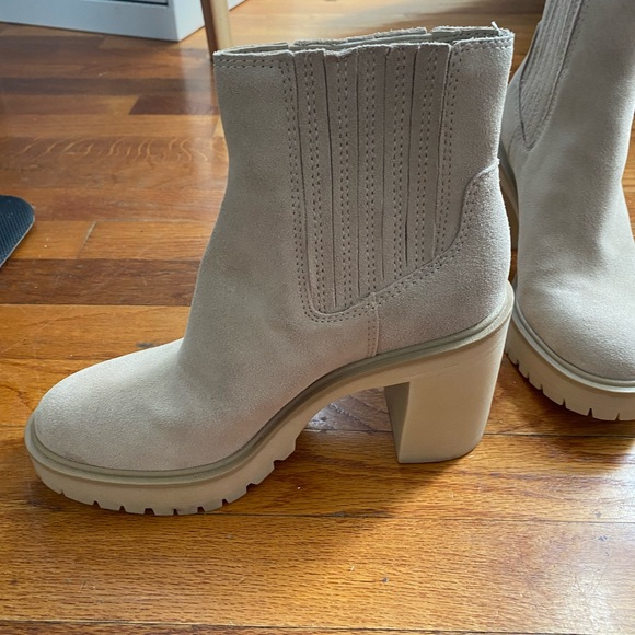 Dolce Vita H2O Caster Booties, Dune Suede, sz 7 - Picture 7 of 12